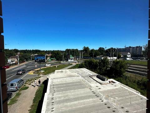 комерційна за адресою Жовтнева вул., 7