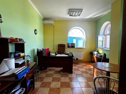 комерційна за адресою Жовтнева вул., 7