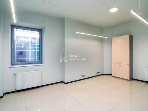 комерційна за адресою Спортивна пл., 1