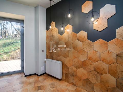 комерційна за адресою Спортивна пл., 1