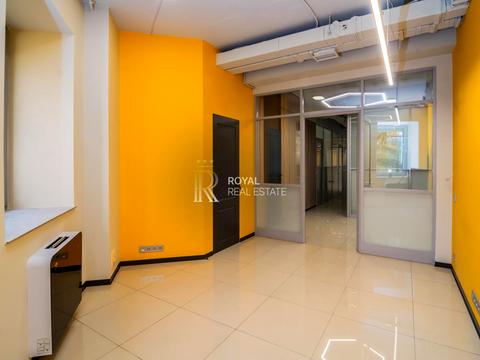 комерційна за адресою Спортивна пл., 1