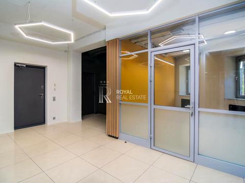 комерційна за адресою Спортивна пл., 1