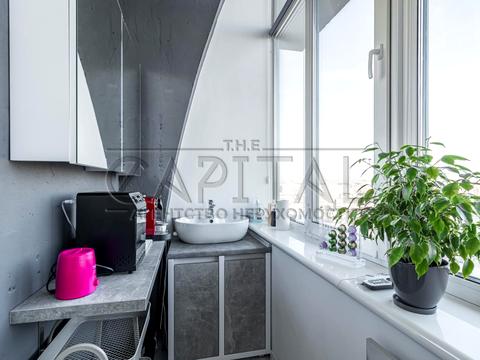 комерційна за адресою Дніпровська набережна вул., 14-А