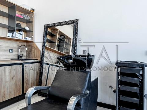 комерційна за адресою Дніпровська набережна вул., 14-А