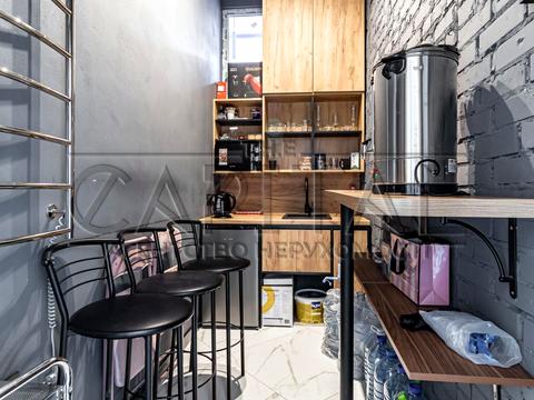 комерційна за адресою Дніпровська набережна вул., 14-А