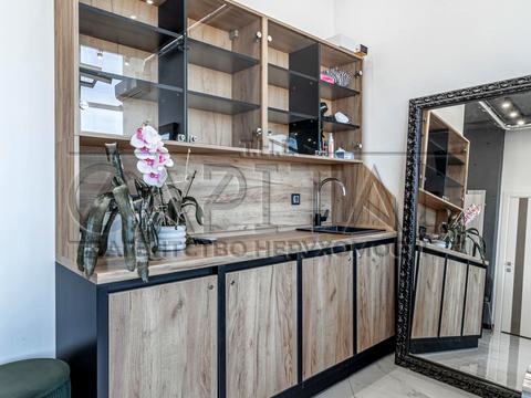 комерційна за адресою Дніпровська набережна вул., 14-А