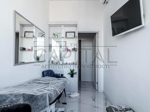 комерційна за адресою Дніпровська набережна вул., 14-А