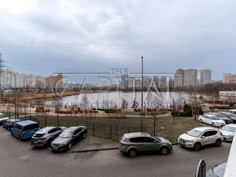 комерційна за адресою Ревуцького вул., 40-В