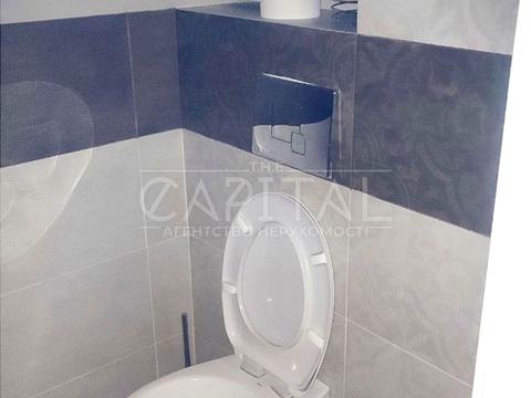 комерційна за адресою Анни Ахматової вул., 22