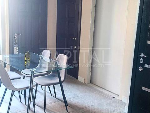 комерційна за адресою Анни Ахматової вул., 22