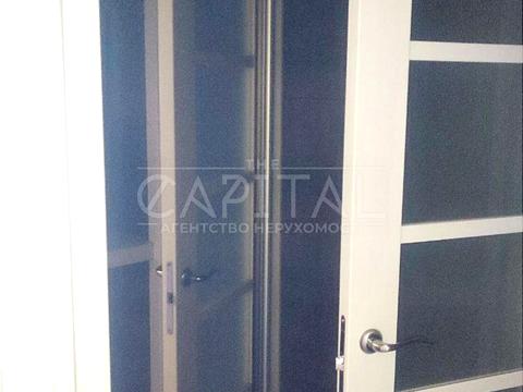 комерційна за адресою Анни Ахматової вул., 22