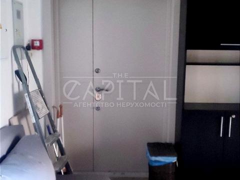 комерційна за адресою Анни Ахматової вул., 22