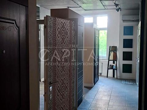 комерційна за адресою Анни Ахматової вул., 22