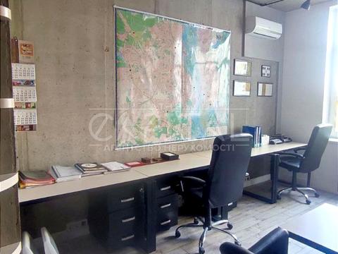 комерційна за адресою Анни Ахматової вул., 22