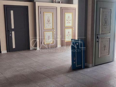 комерційна за адресою Анни Ахматової вул., 22