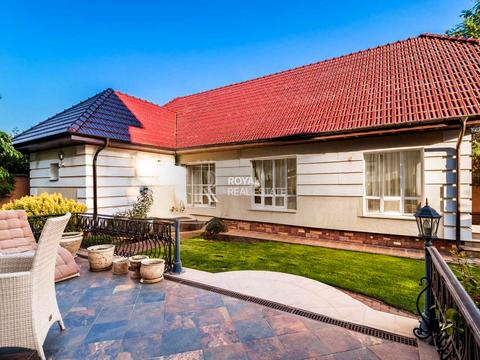 будинок за адресою Лютнева вул.