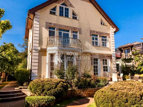 будинок за адресою Лютнева вул.