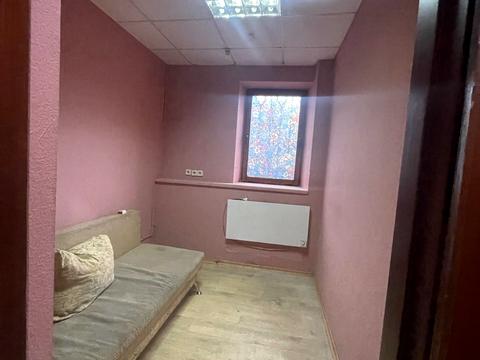 комерційна за адресою Авіаконструктора Антонова вул., 37