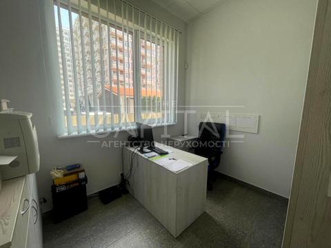 комерційна за адресою Практична вул., 2