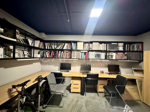 коммерческая по адресу Днепровская набережная ул., 18