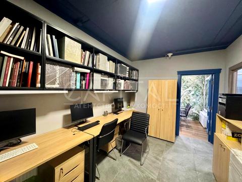 коммерческая по адресу Днепровская набережная ул., 18