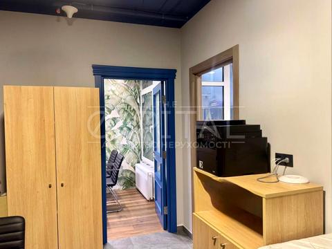 коммерческая по адресу Днепровская набережная ул., 18