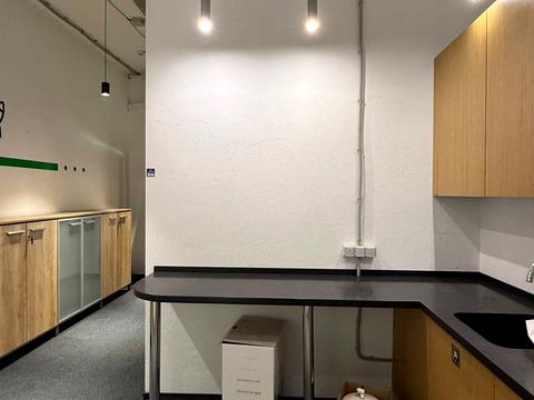 комерційна за адресою Кловський узвіз, 7