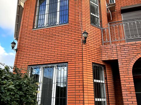 будинок за адресою Квітнева вул.