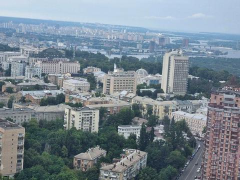 комерційна за адресою Кловський узвіз, 7