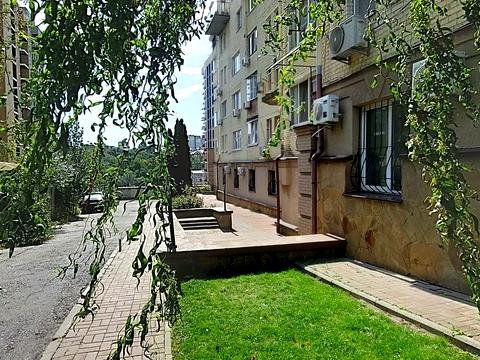 комерційна за адресою Лук'янівська вул., 69