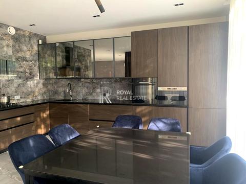 будинок за адресою Миколи Міхновського бульв. (Дружби Народів)