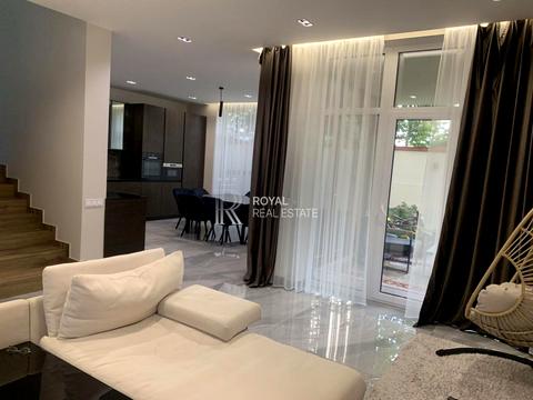 будинок за адресою Миколи Міхновського бульв. (Дружби Народів)