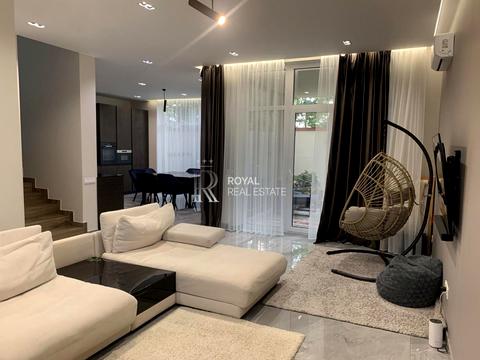 будинок за адресою Миколи Міхновського бульв. (Дружби Народів)