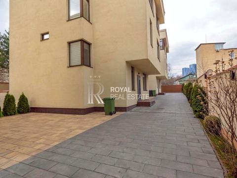 будинок за адресою Миколи Міхновського бульв. (Дружби Народів)