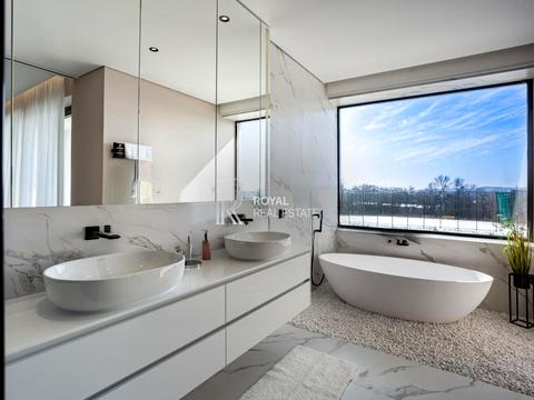 будинок за адресою Лютнева вул.