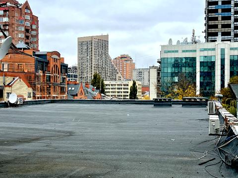 комерційна за адресою Дмитрівська вул., 18