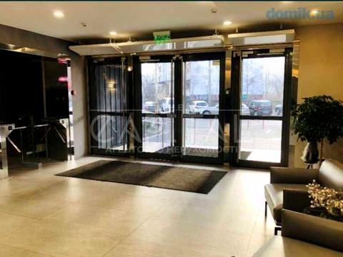 комерційна за адресою Михайла Гришка вул., 3а