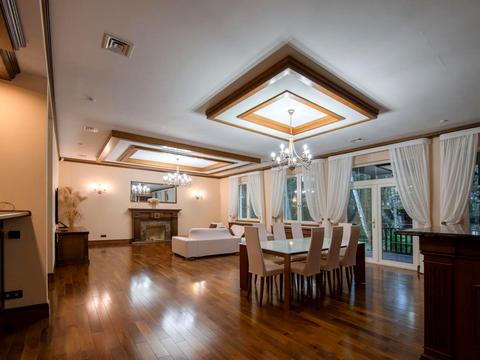 будинок за адресою Набережна вул.