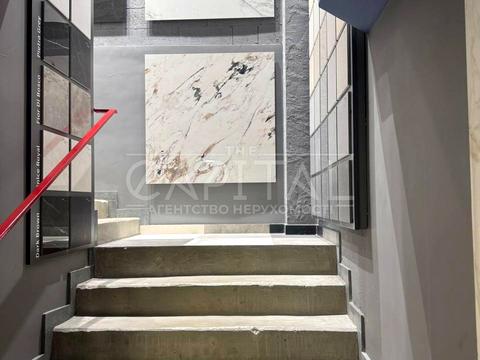 комерційна за адресою Дніпровська набережна вул., 18