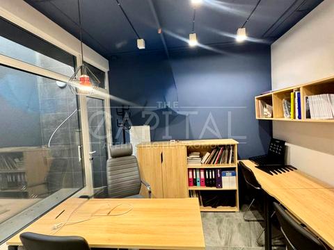 комерційна за адресою Дніпровська набережна вул., 18