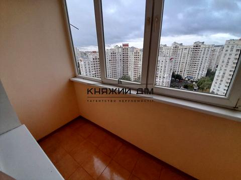 квартира за адресою Анни Ахматової вул., 31