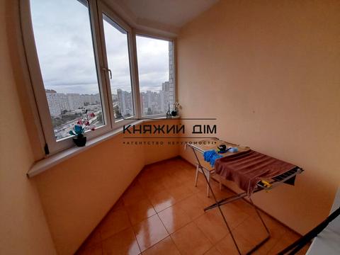 квартира за адресою Анни Ахматової вул., 31