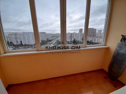 квартира за адресою Анни Ахматової вул., 31