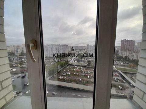 квартира за адресою Анни Ахматової вул., 31