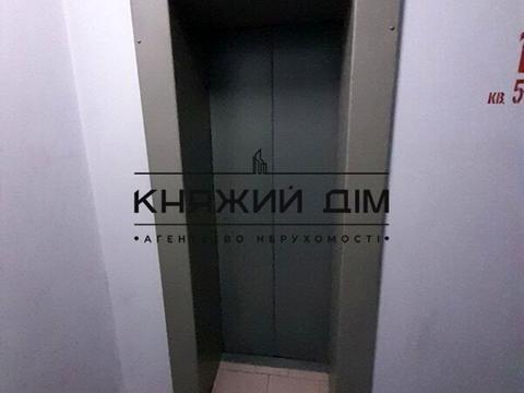 квартира за адресою Анни Ахматової вул., 31