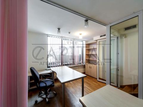 комерційна за адресою Володимирська вул., 49-А