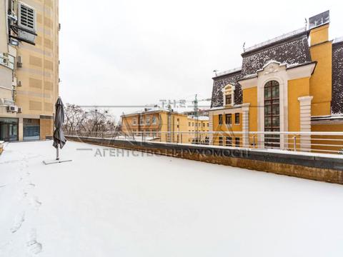 комерційна за адресою Володимирська вул., 49-А