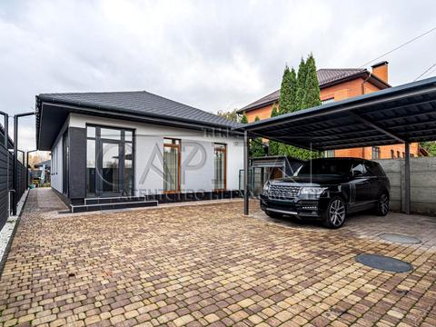 будинок за адресою с. Погреби, Майданівська вул.