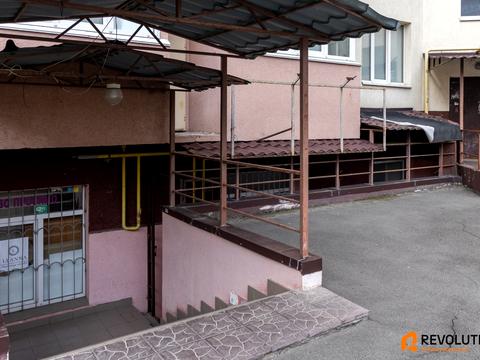 комерційна за адресою Боголюбова вул., 8