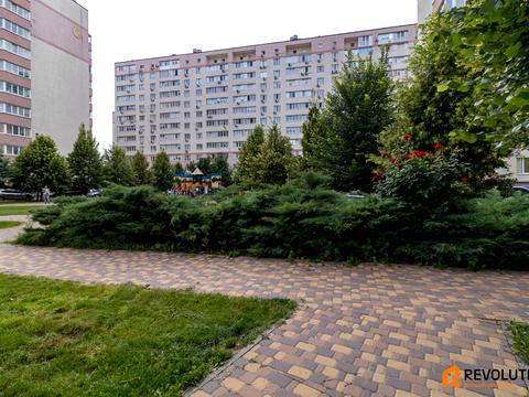 комерційна за адресою Боголюбова вул., 8